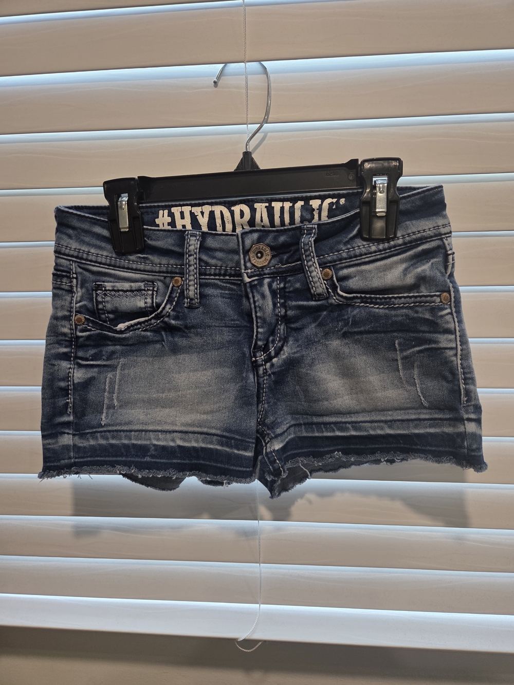 Hydraulic Embroidered Denim Shorts XS Medium Wash